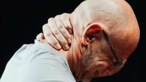 肩頸僵硬與姿勢不良 現代人肌筋膜疼痛的解析